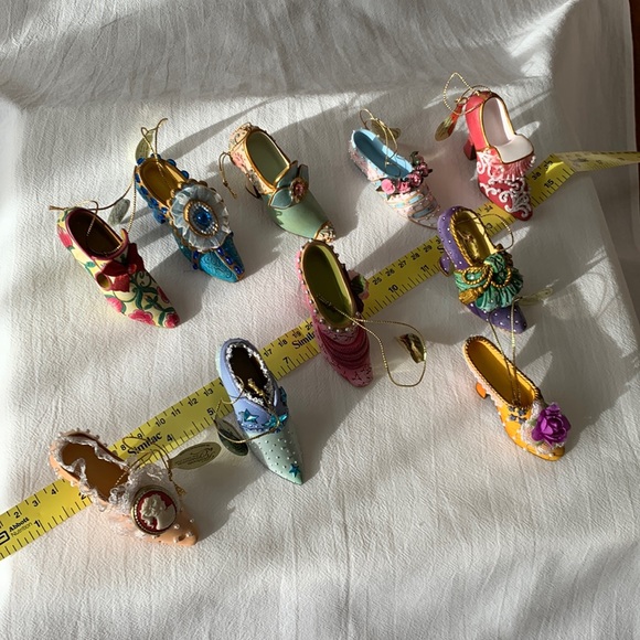10 Heirloom Ornaments Stepping to Time Shoes - Picture 1 of 12